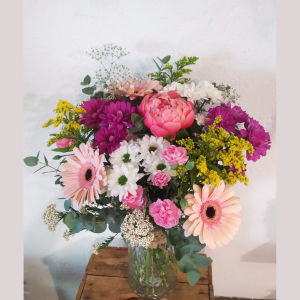 Ramos de margaritas, gerberas y peonias.